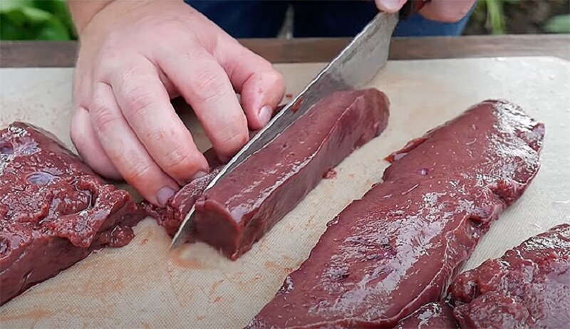 Готовим говяжью печень, как шашлык