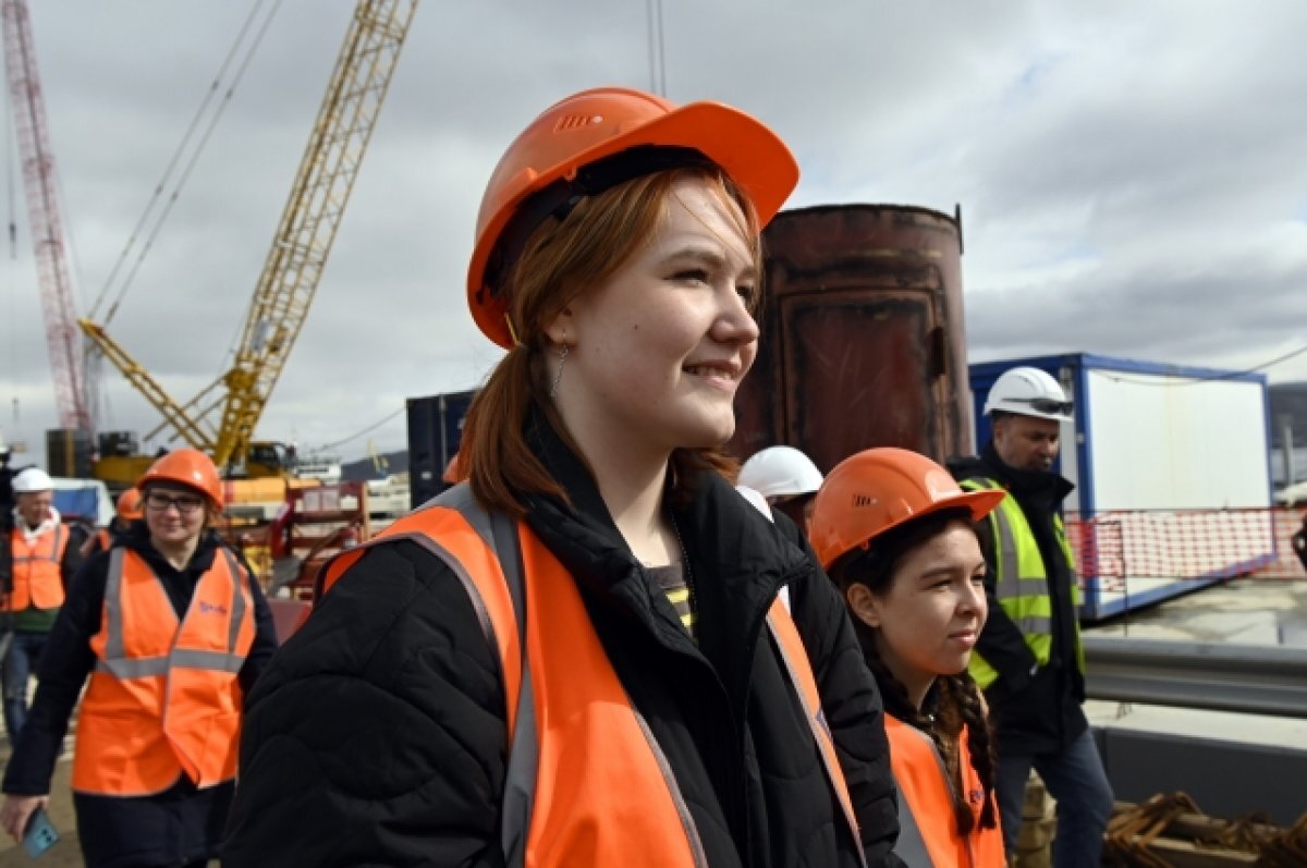    Молодые люди были под большим впечатлением от крупных производственных объектов в регионе.