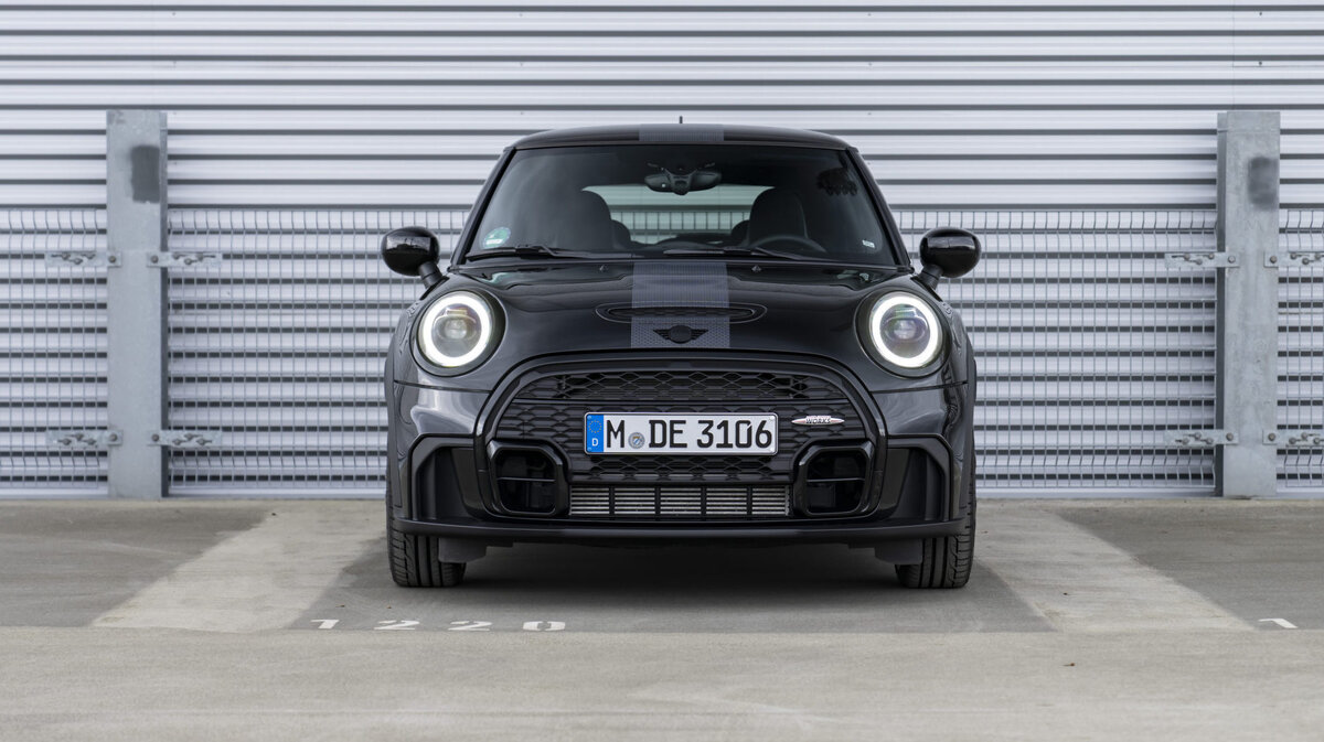    MINI John Cooper Works 1to6 Edition. Фото BMW