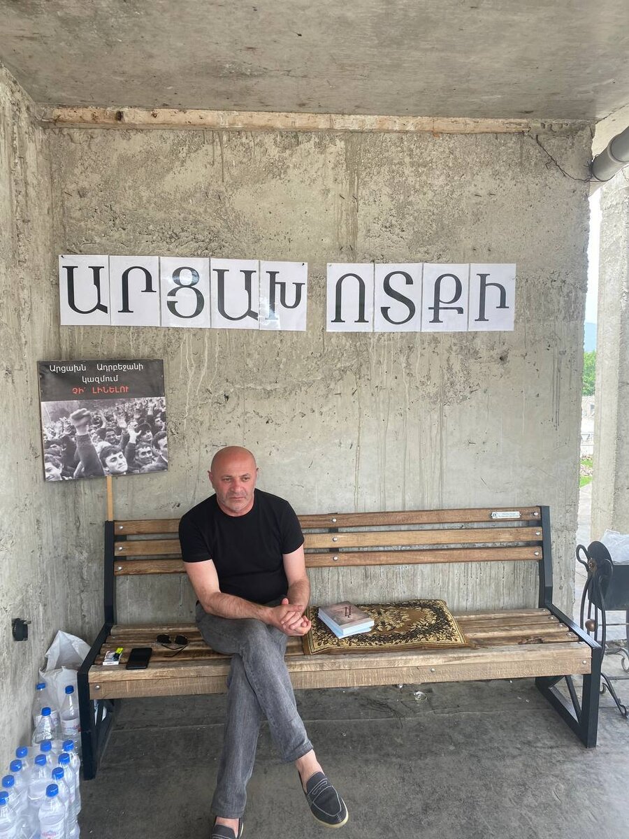 Координатор движения «Возрождающийся Арцах» продолжает акцию протеста против готовности Пашиняна признать Арцах-Карабах частью Азербайджана