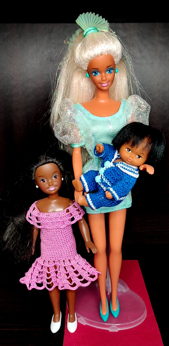 Моя загорелая Русалочка на красной ковровой дорожке)