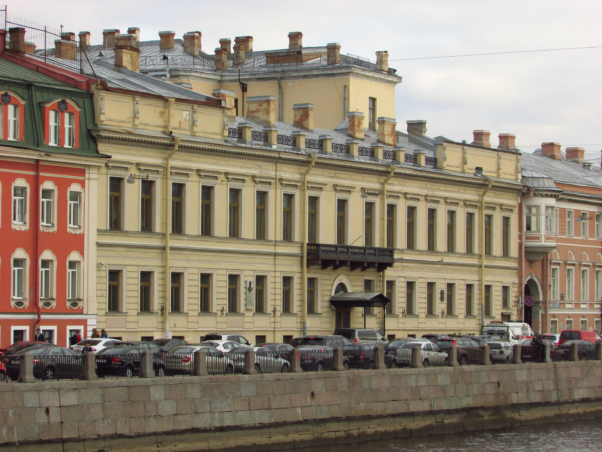 Центр эндокринологии на фонтанке. Набережная реки Фонтанки Санкт-Петербург.