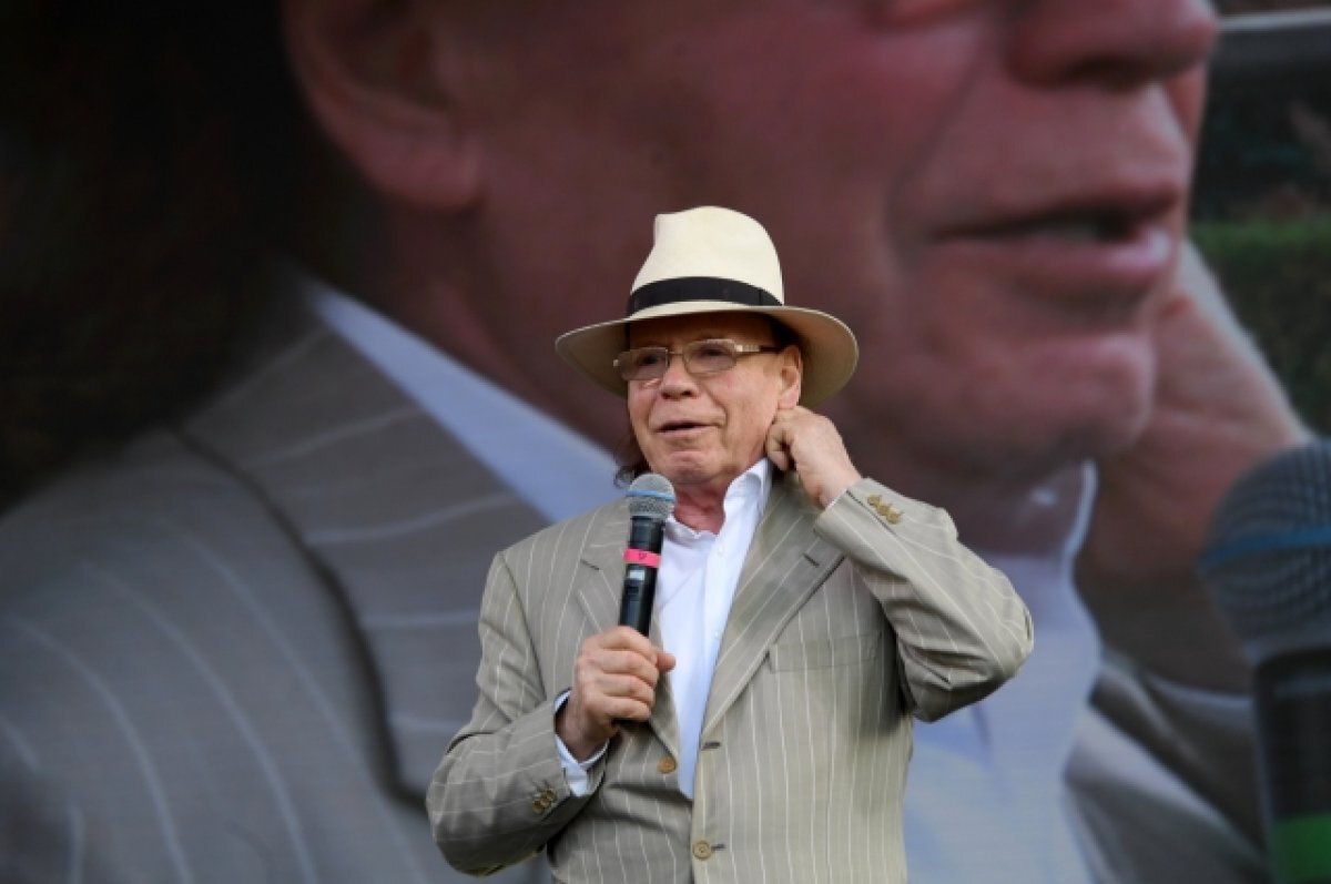    Писатель Эдвард Радзинский прокомментировал свой отъезд из страны