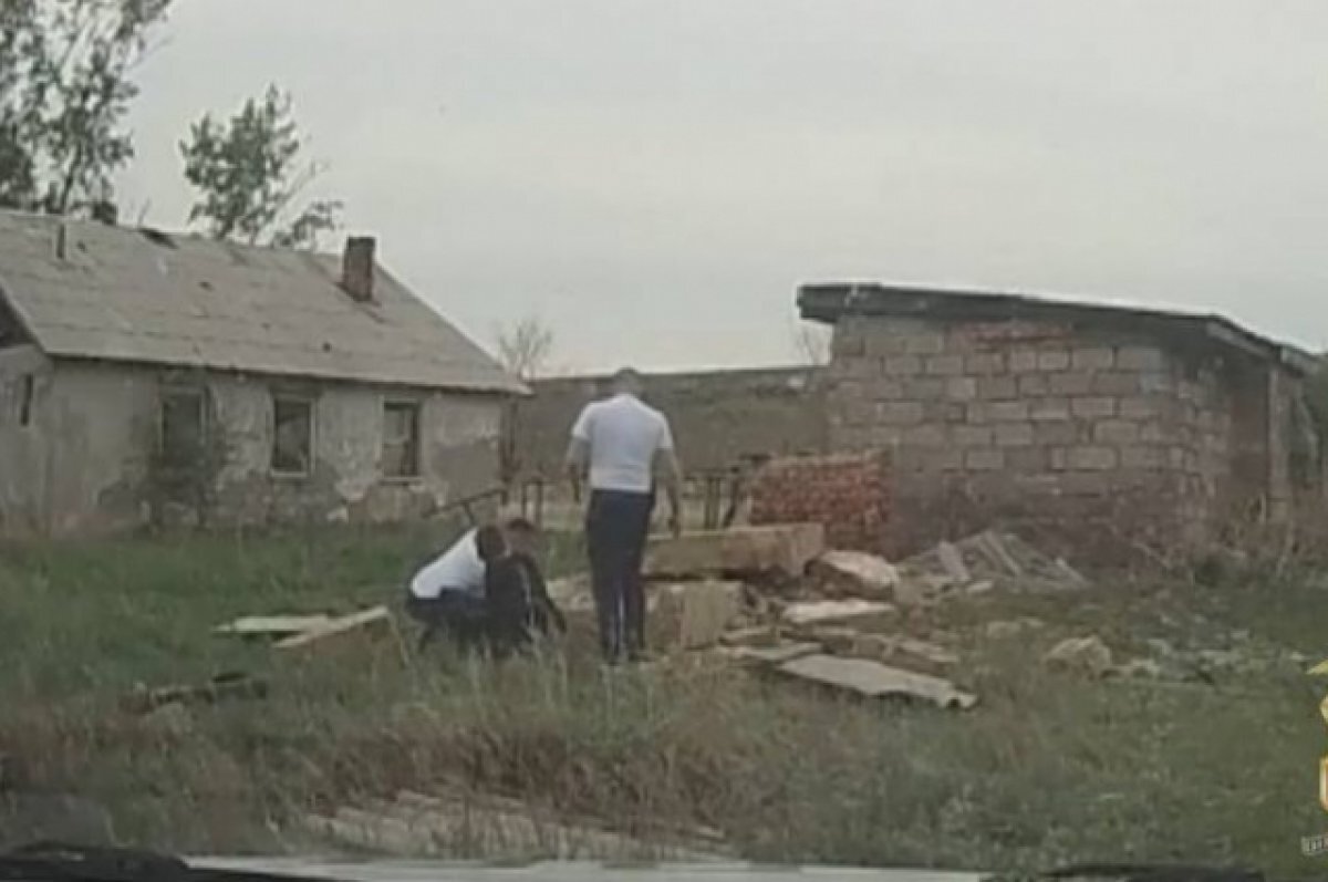    В Домбаровском стена обрушилась на подростка
