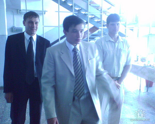 Университет. Провожаю друга на "ГОС" или на защиту диплома. 