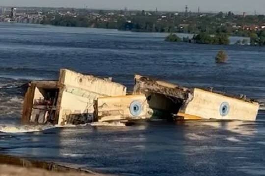    Режим ЧС введен в Херсонской области после прорыва Каховской ГЭС