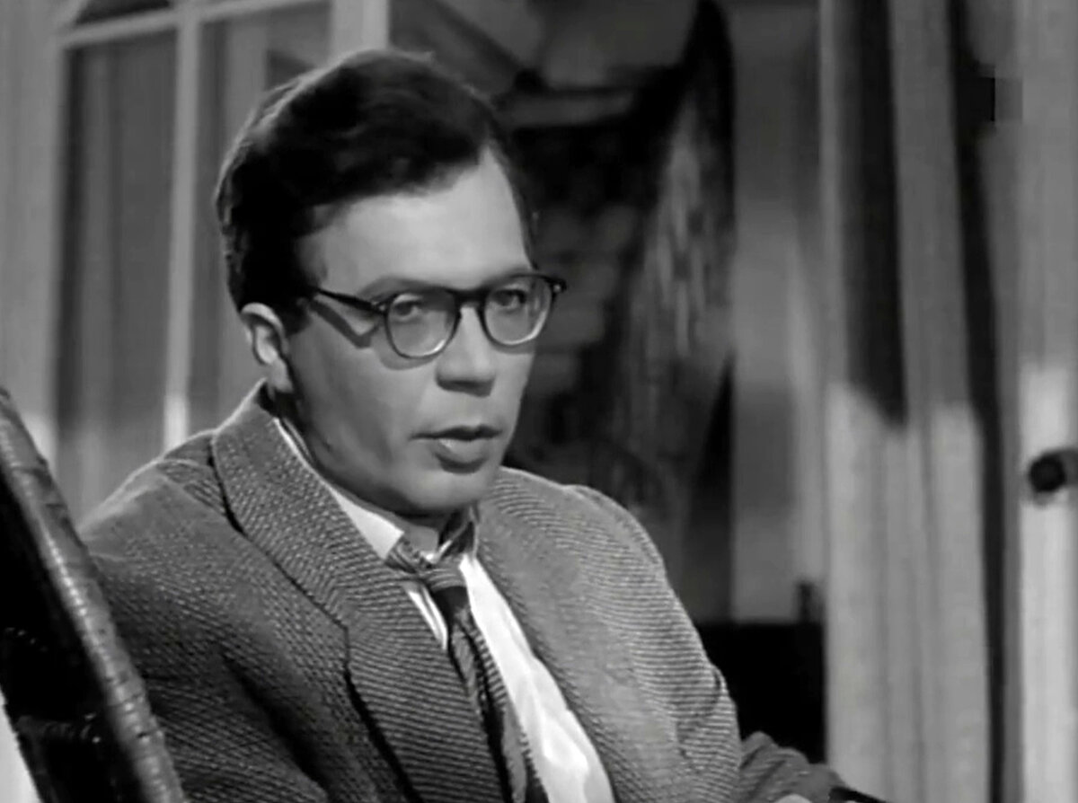 Кадр из кинофильма "Обыкновенный человек", 1956 г., режиссер Александр Столбов, сценаристы Леонид Леонов, Михаил Ромм, Александр Столбов, композитор Борис Чайковский (скриншот)