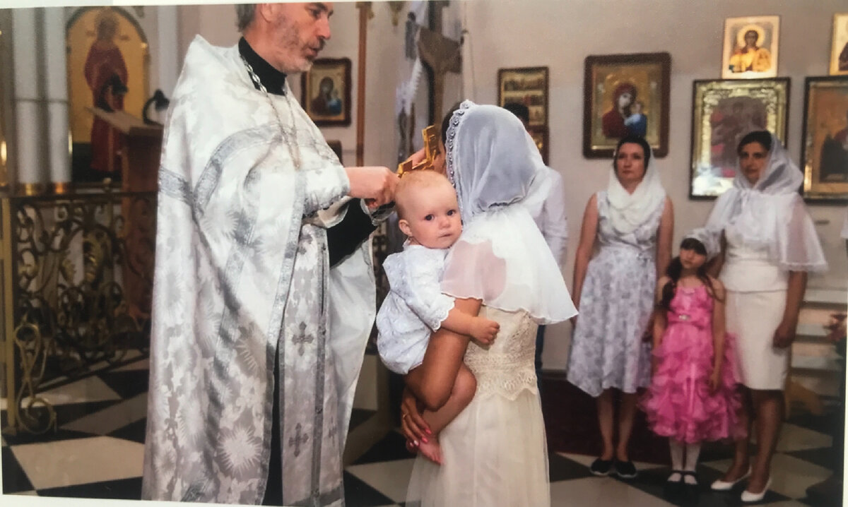 Первое ✅ - ограничить съёмку можно до 30 минут. Это сразу спасёт ваш бюджет в 50% . 
Второе ✅ - взять наряд в прокат или спросить у знакомых. 
Третье ✅ - возможность поучаствовать в специально организованных тематических фото днях. Как правило, такие дни организуют на праздники «Новый год» , «Пасха» , «День детей» и др. 