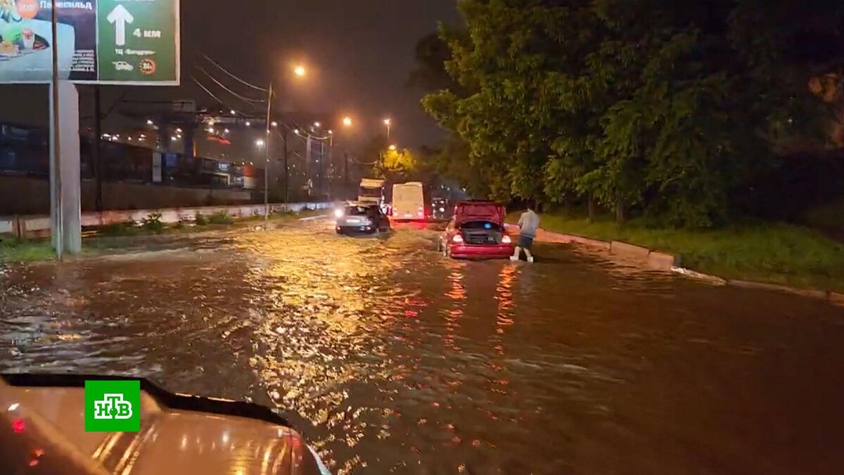    На затопленный ливнями Владивосток идут новые дожди
