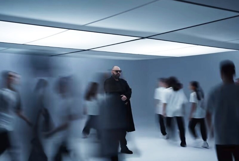 Кадр из клипа "Скажите детям"