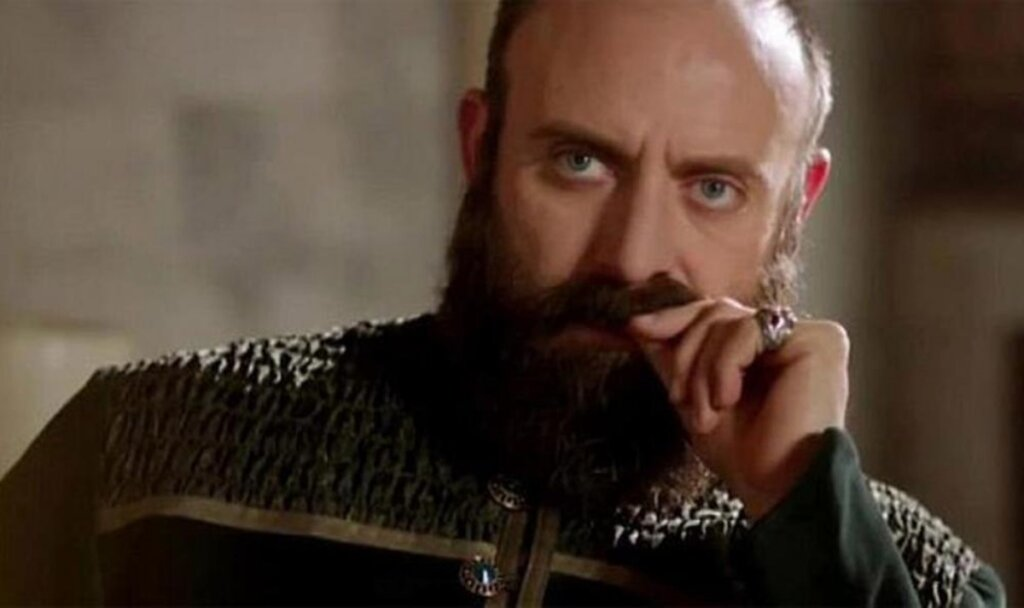 Кадр © "Великолепный век". Режиссёры: Дурул Тайлан, Ягмур Тайлан, Ягыз Алп Акайдын. Сценарий: Мерал Окай, Йылмаз Шахин / Кинопоиск 