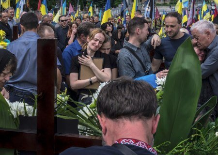    Во Львове выкапывают старые могилы и хоронят в них боевиков ВСУ