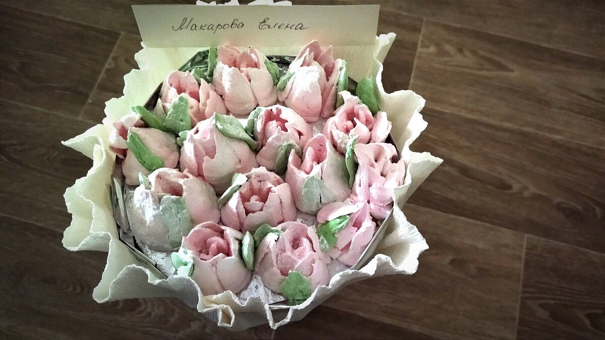 Тюльпаны в подбукетнице. Фото автора