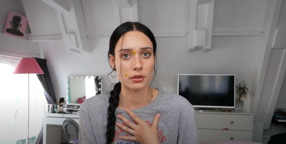 Ютубер Кайла Шикс рассказывает о сексуальных домогательствах, которые произошли и с ней, в своём последнем видео © KAYLA SHYX/YOUTUBE