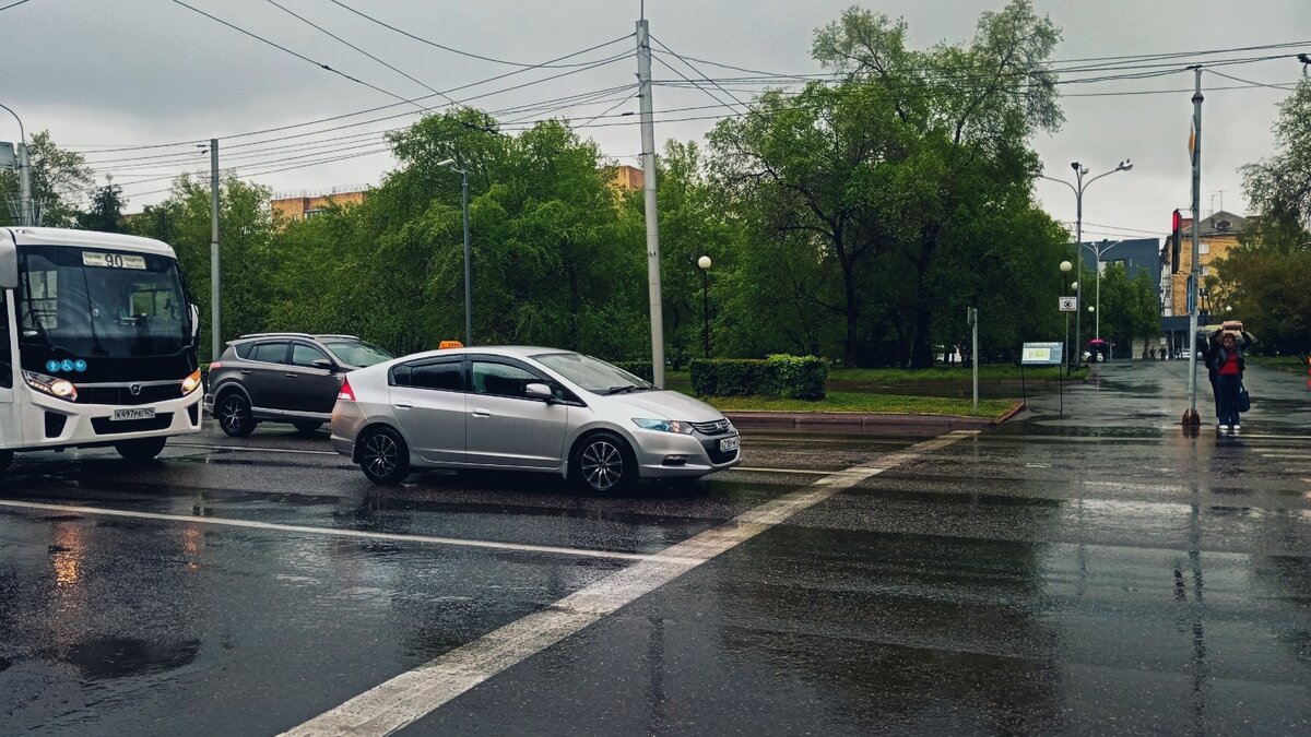     На выходных прогнозируют дожди и пасмурное небо. Особого тепла тоже ждать не стоит.