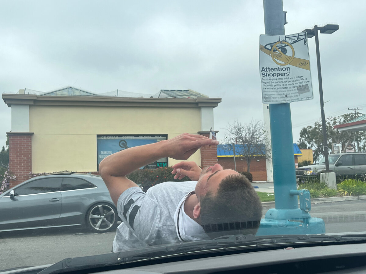 Парень. Нам бы в леса зеленые и по нехоженым тропам, но мы всё ещё разгребаем реальность той самой руны ФЕУ в городских джунглях 