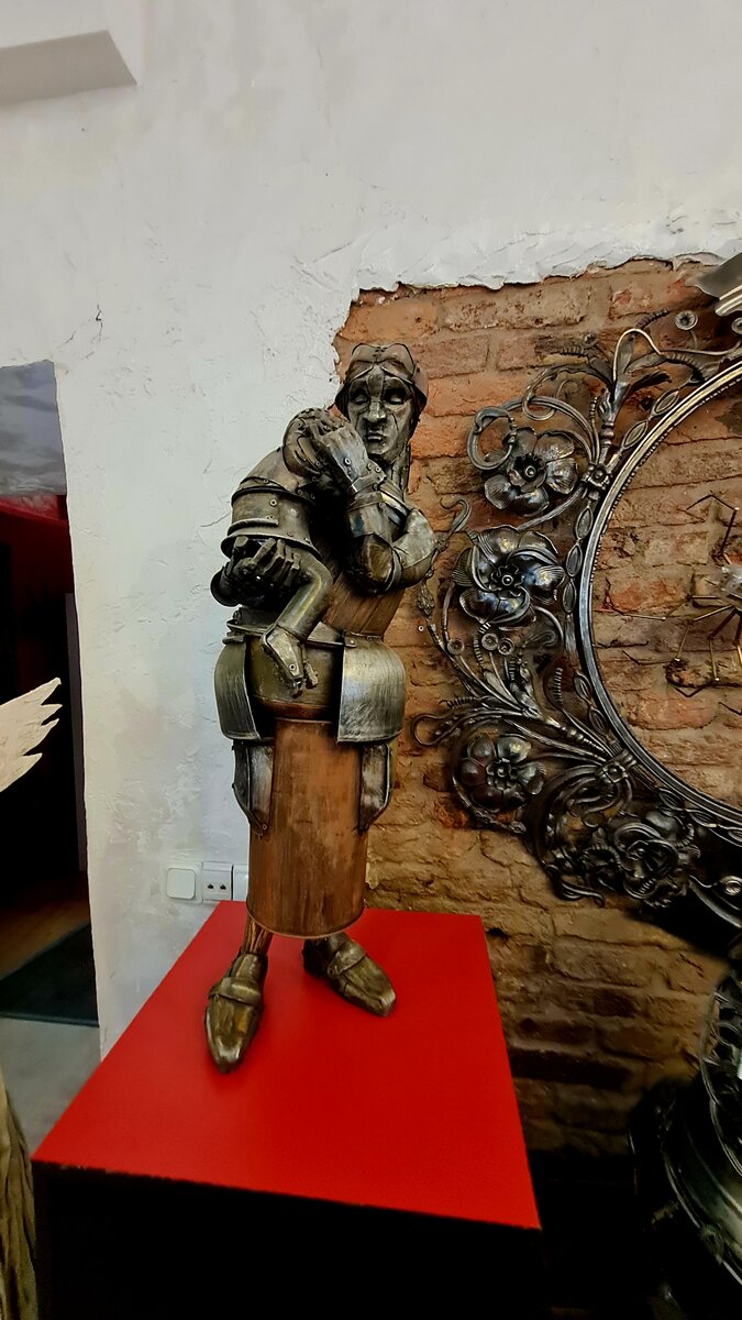 Фигуры приковывают внимание 