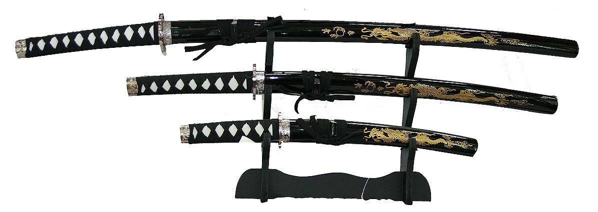 Фото из открытых источников. Комплект мечей