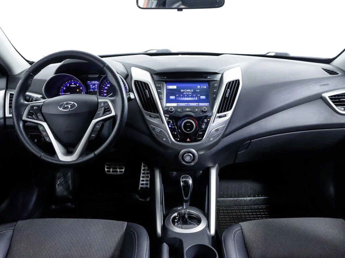 Интерьер корейского хэтчбека.