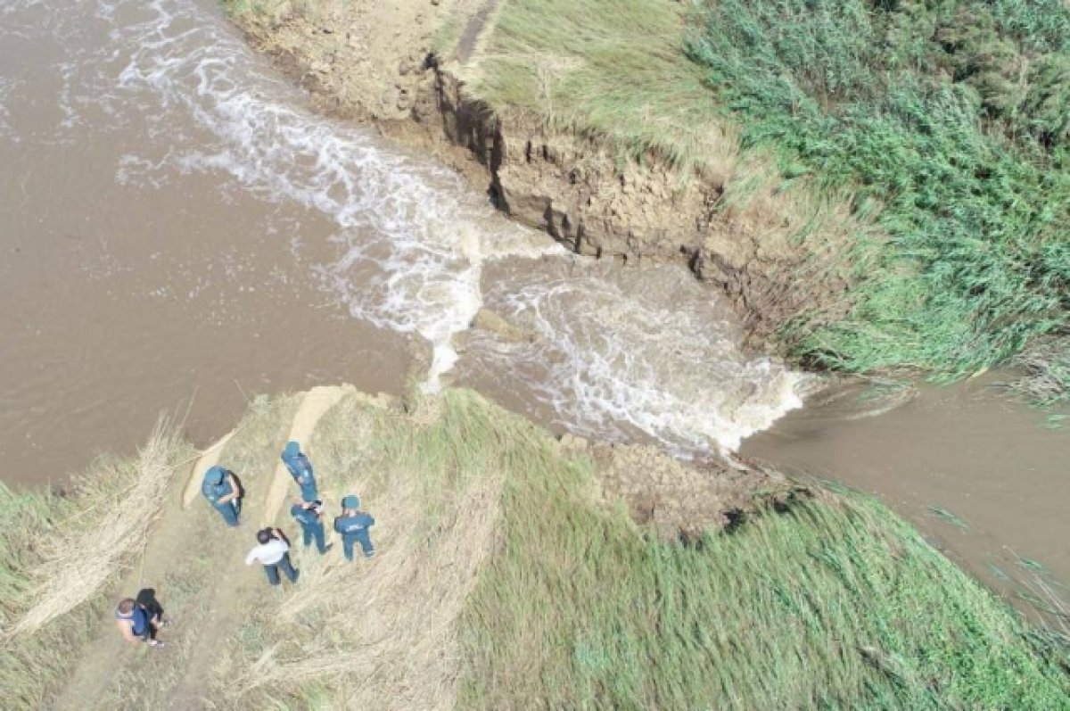    Дамба пострадала из-за переполненного осадками пруда на Ставрополье