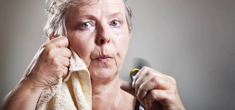 Так пахнет старость: врачи объяснили неприятный запах от пожилых людей