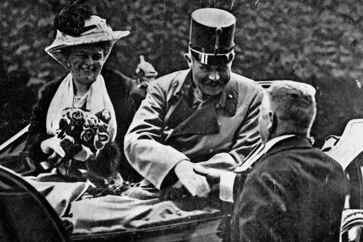 Эрцгерцог Австро-Венгрии Франц Фердинанд и его жена София
Фото: Henry Guttmann / Getty Images