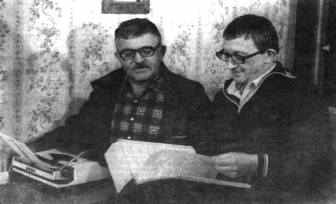 И как это вы пишете вдвоем?  Фото с сайта https://www.rusf.ru/