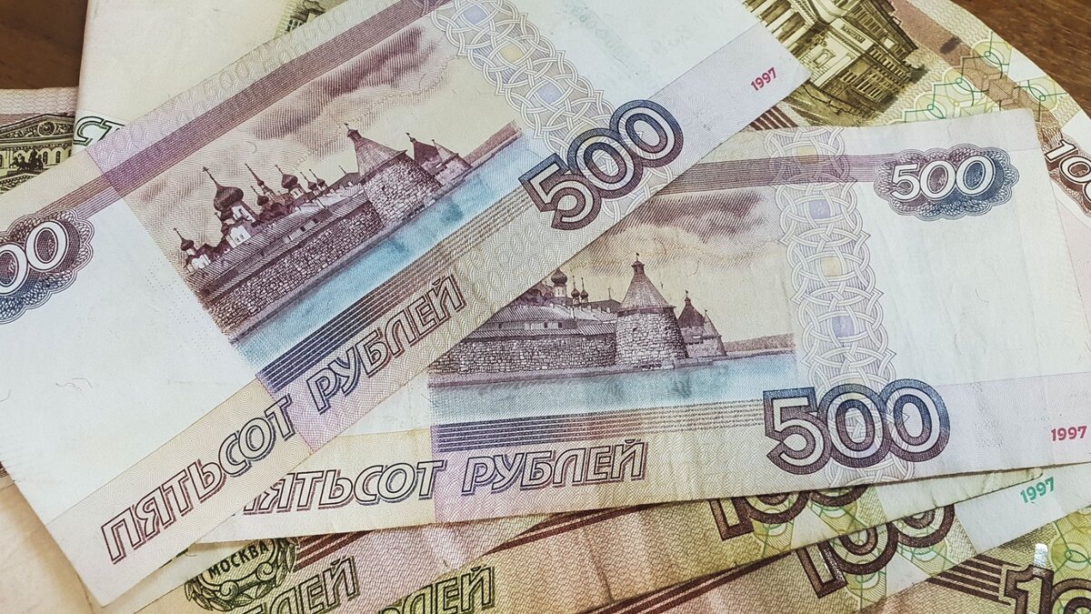     Тюменцы выступили за то, чтобы людей, оставляющих плевки в общественных местах, штрафовали.