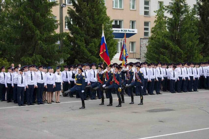 В Воронеже первые офицерские звания присвоены курсантам выпускных