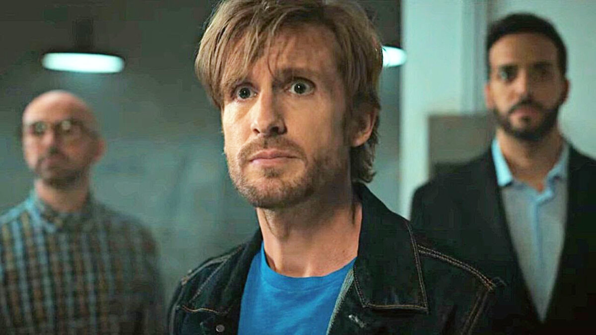 Кадр из фильма Alibi.com 2. Режиссер: Филипп Лашо. Оператор: Пьеррик Гантельми д’Иль. Производство: Axel Films, Baf Prod, Canal+ [fr], Ciné, Palatine Étoile 20, Studio Canal, TF1, TF1 Studio