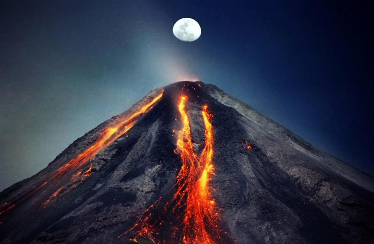 Известные вулканы на земле. Вулкан Колима. Извержение вулкана. Вулканы,лава,горы. Колима Мексика.