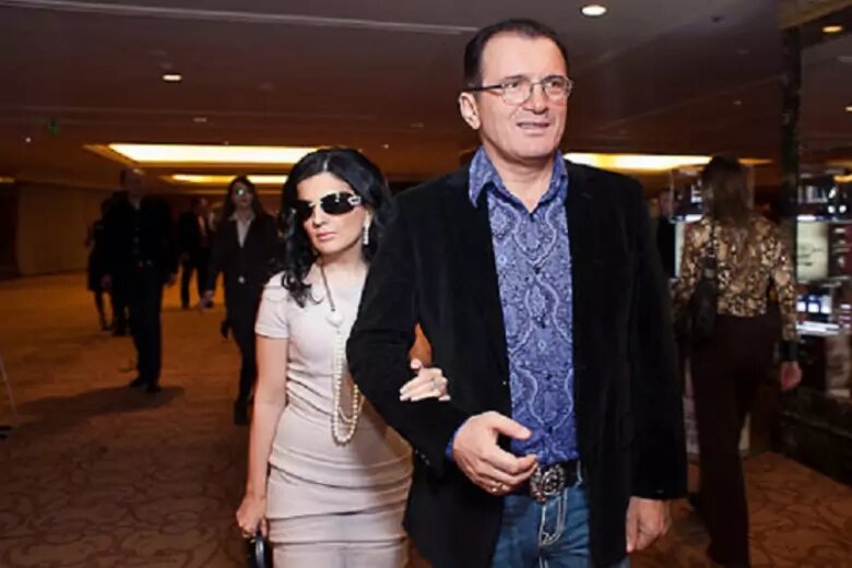     Диана Гурцкая со своим братом Робертом.