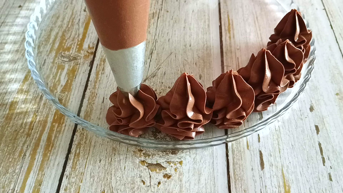 Шоколадный заварной крем с какао на молоке
