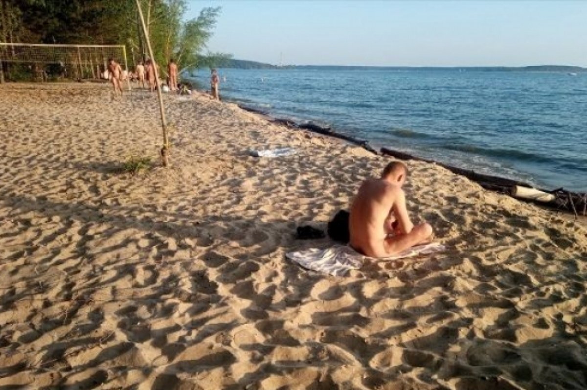 Секс с нудистами на пляже (83 фото)