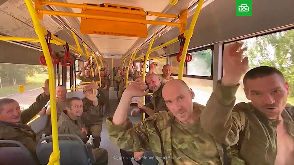 Минобороны показало возвращение российских военных из украинского плена ...