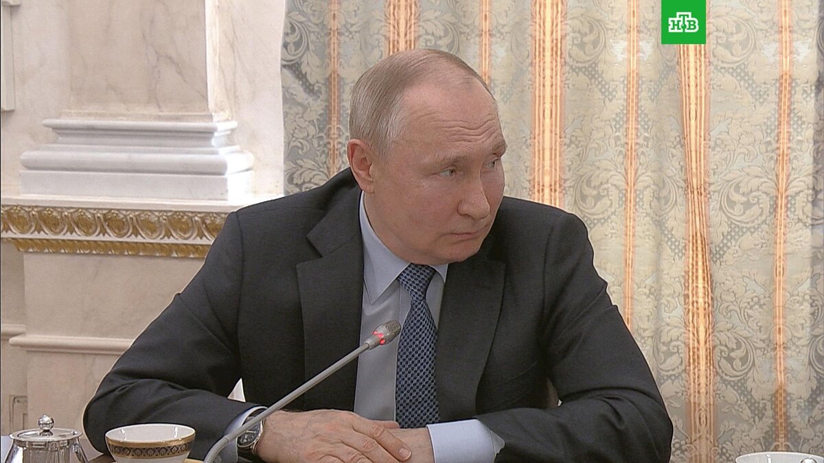    Россия думает над выходом из зерновой сделки, заявил Путин