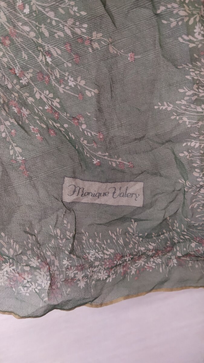 Платок Monique Valery.