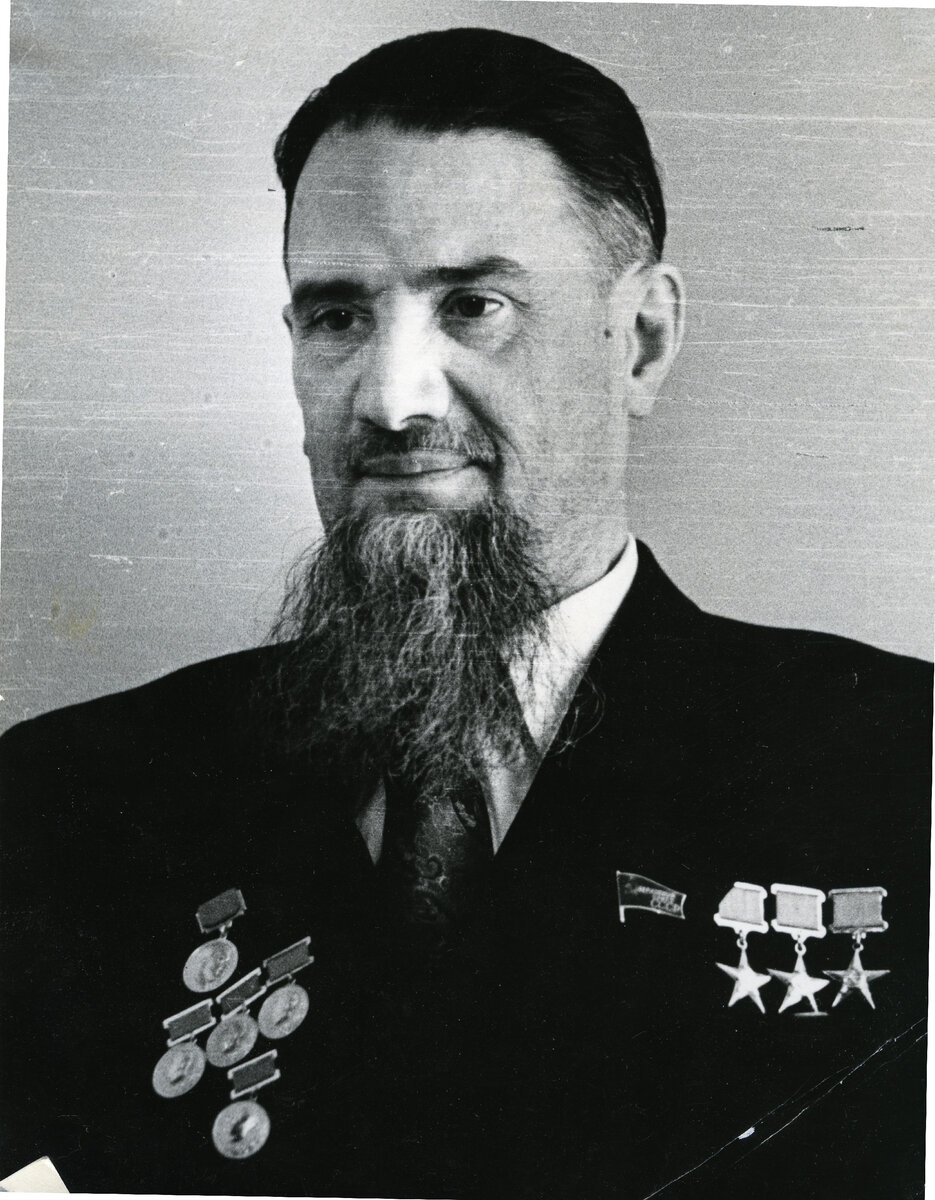 Игорь Васильевич Курчатов (21.01.1903 - 07.02.1960), советский физик