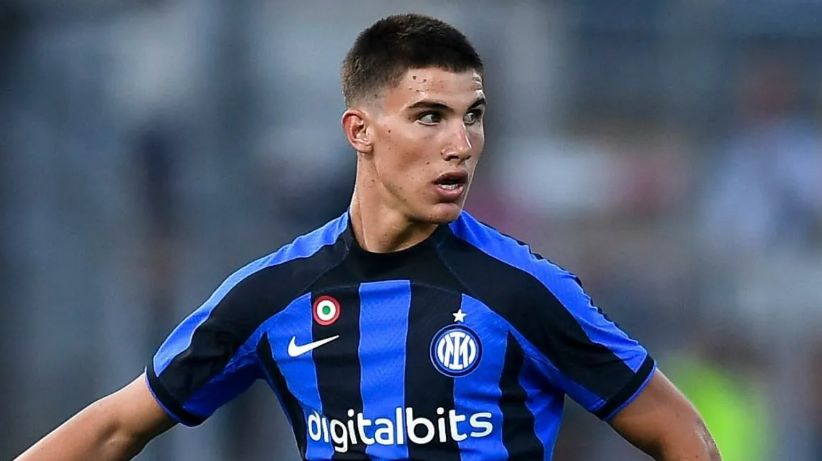 Чезаре Казадеи - с лета прошлого года принадлежит лондонскому Челси