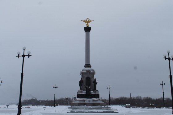 Памятник 1000-летию города Ярославль.