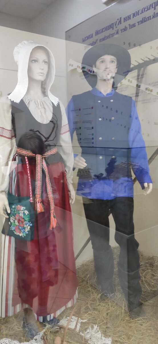 Курши. По сведениям - очень высокий народ, ростом до 2м