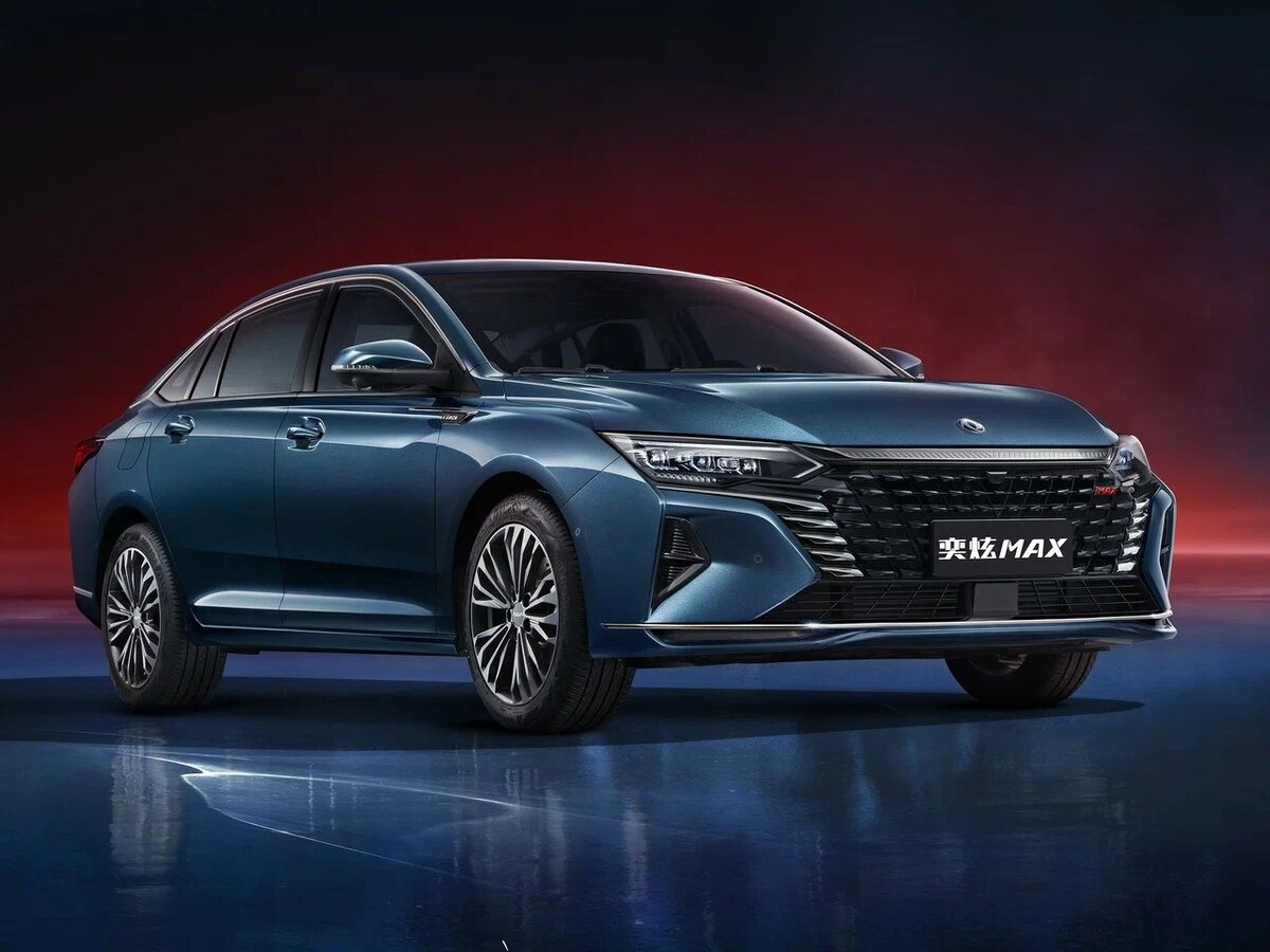     Дизайн у Dongfeng Shine Max ультрасовременный - узкие фары, огромная решётка радиатора, гранёный бампер