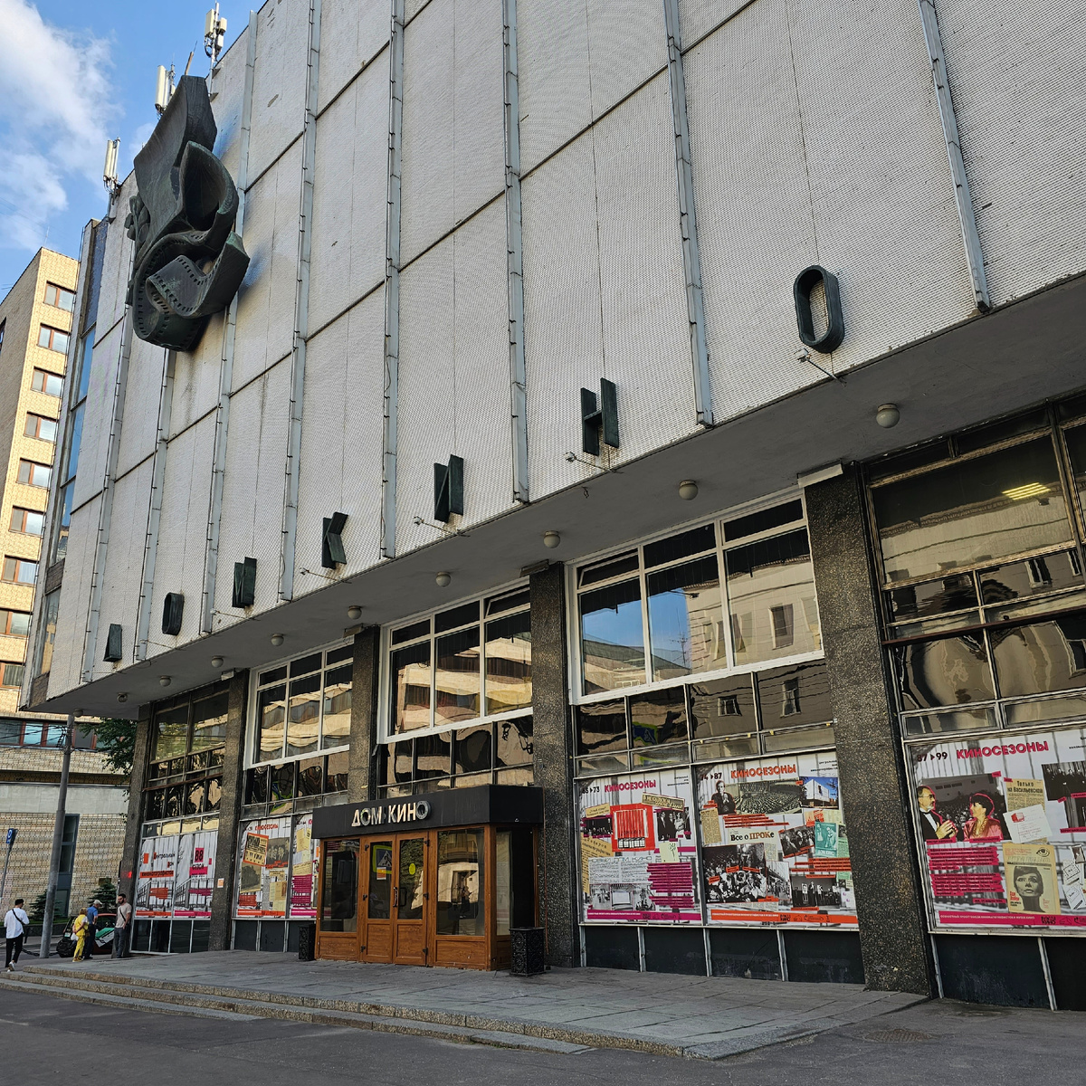 В июне была на концерте в Доме кино. Музыка Вивальди в исполнении оркестра сопровождалась интересным видеорядом.