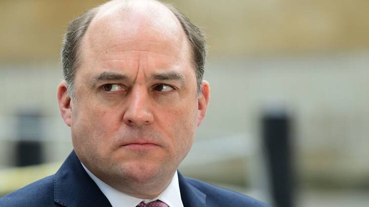    РА Министр обороны Великобритании Бен Уоллес, как и другие чиновники стран НАТО, оказывающих военную помощь Украине, ждали от Киева благодарности, но никак не критики