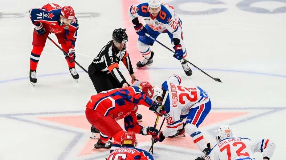    Судья не главных герой хоккейного матча, но от него зависит очень многое. Фото: Соцсети СКА