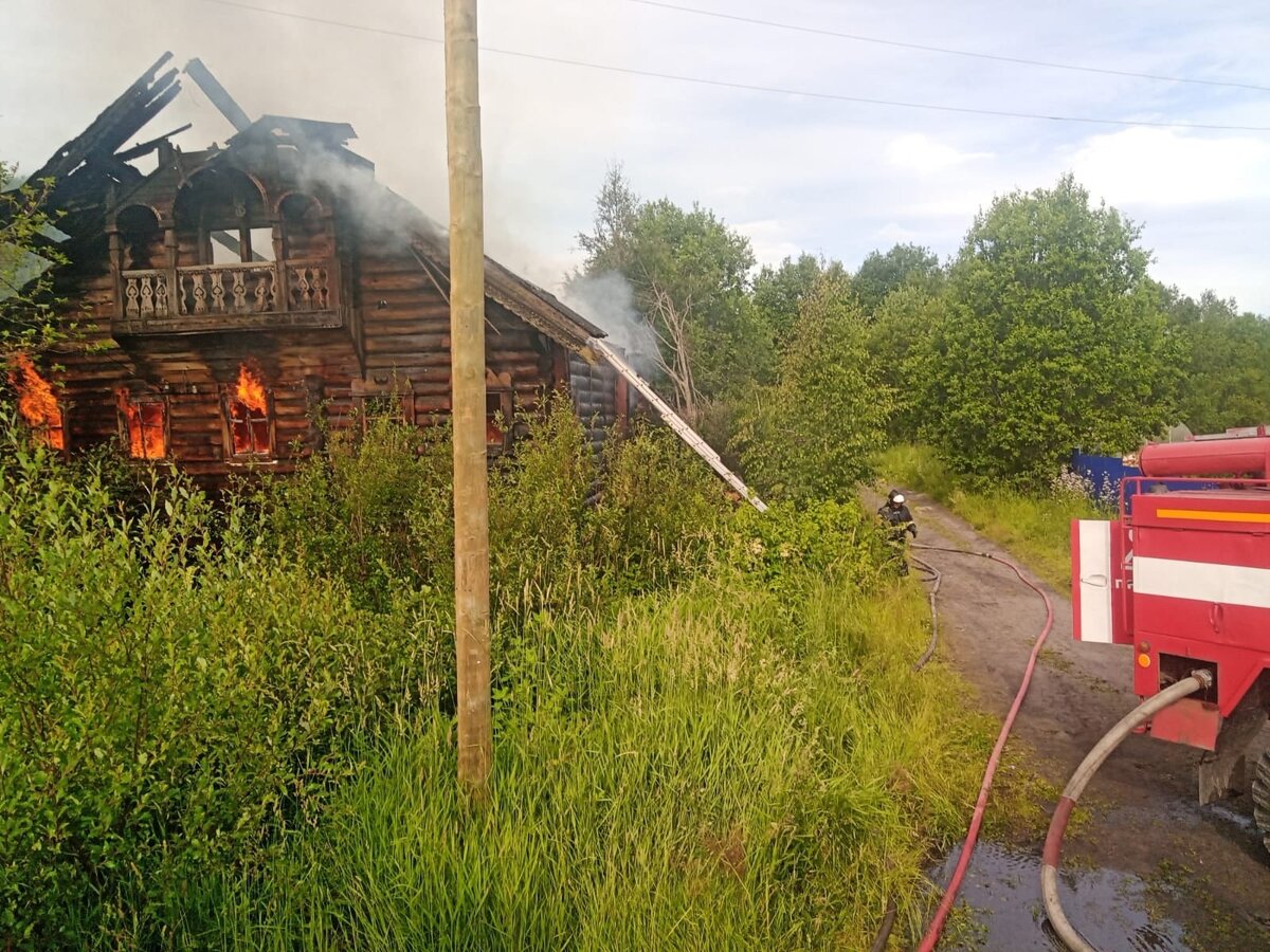    В старинном селе Карелии пожарные спасли людей из горящего домаГКУ РК "ОПС по Пряжинскому району"