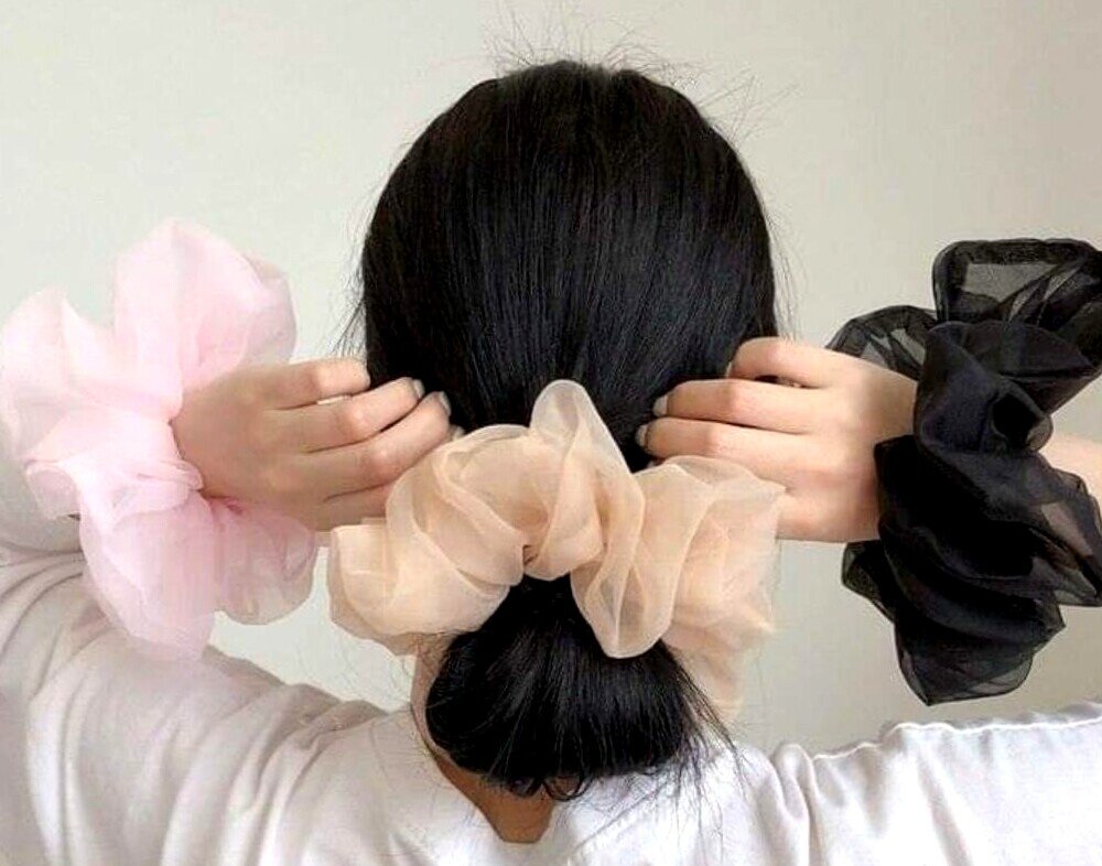 Девушка с бантами