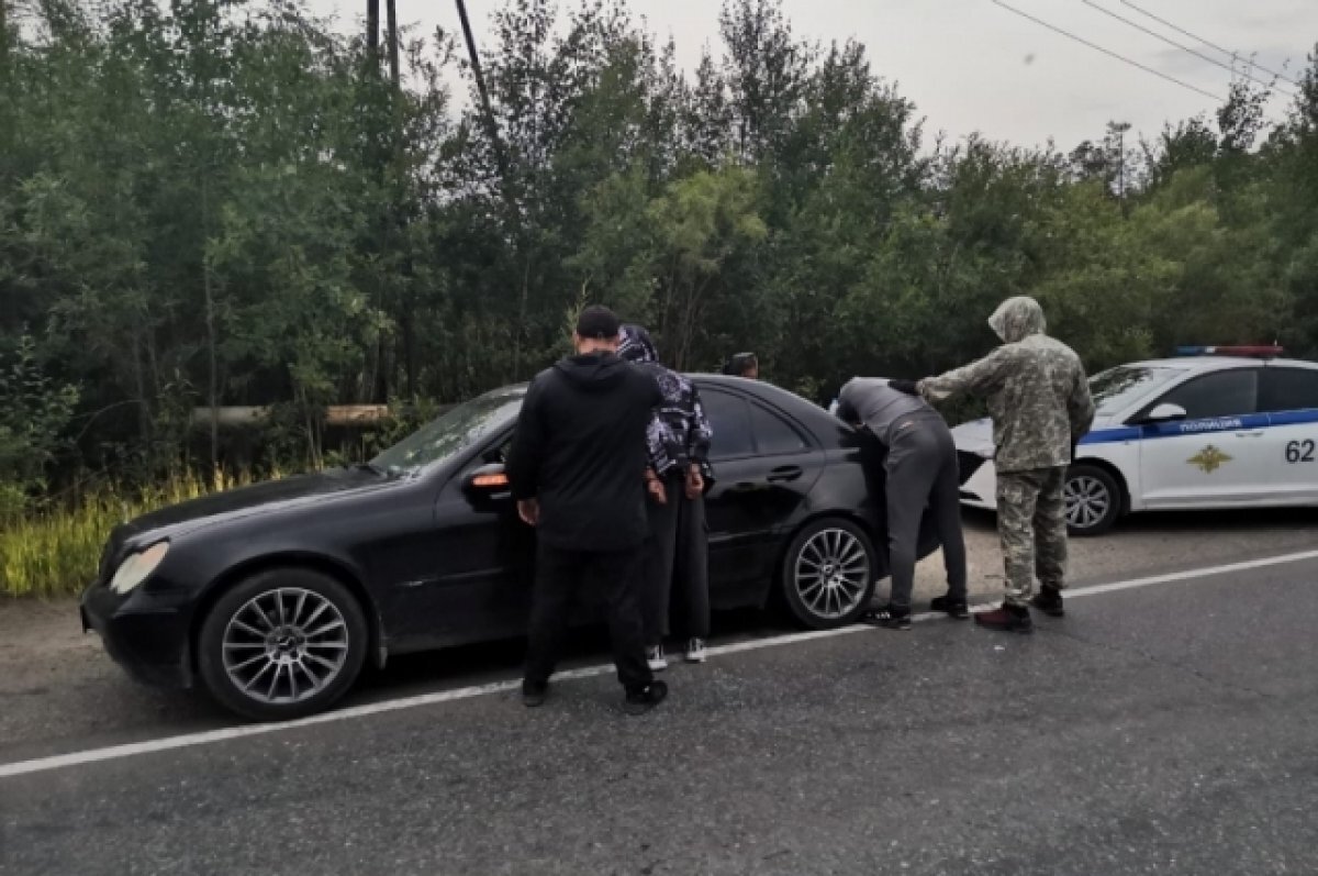    В Стрежевом двое мужчин перевозили 189 свертков с гашишем и мефедроном