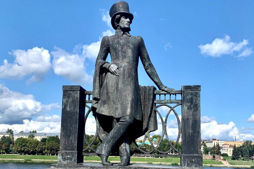     Памятник А. С. Пушкину в Твери на набережной Татьяна Маслова