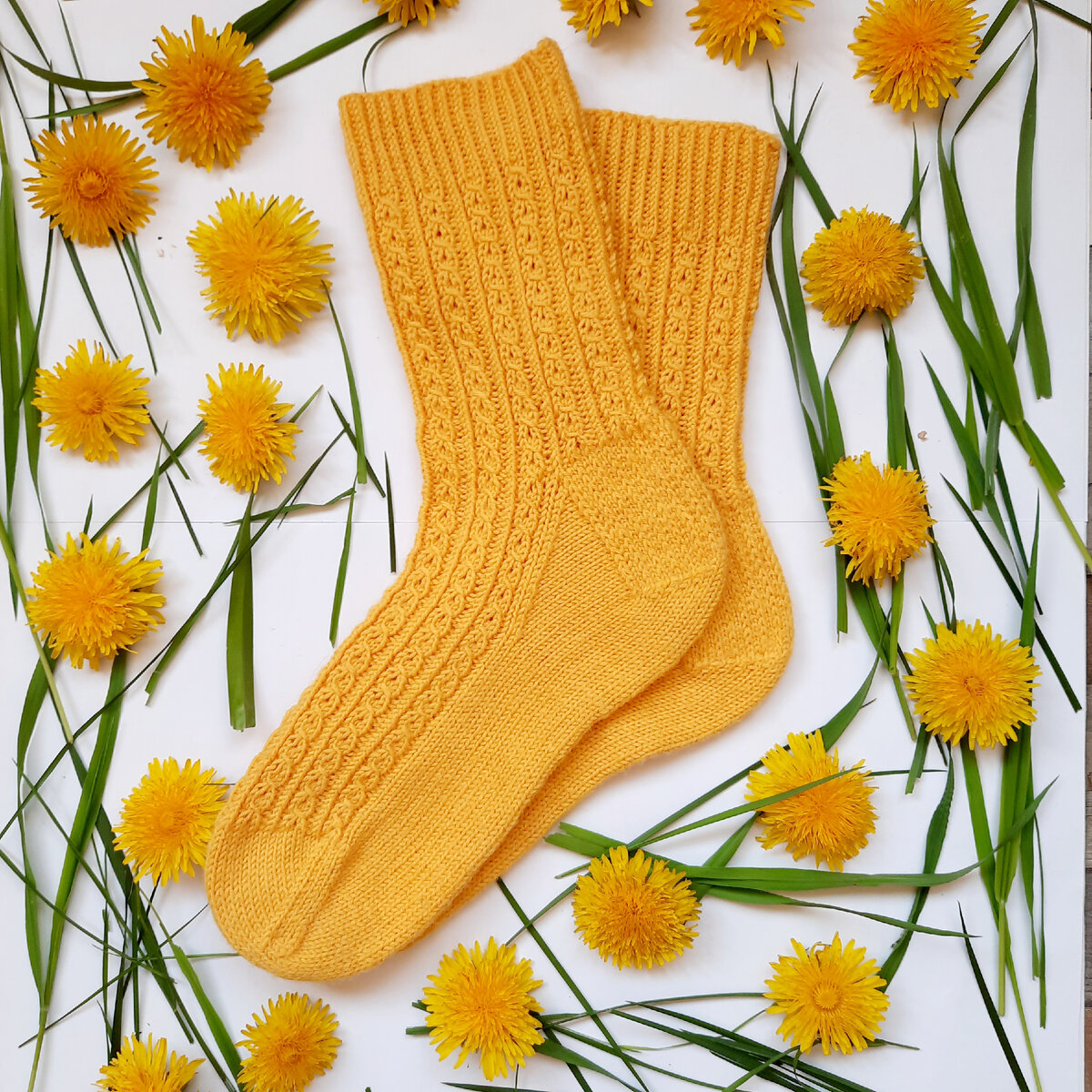 Майские носочки "Одуванчики"